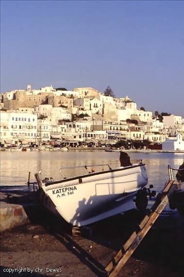 Goldene Abendsonne über Naxos-Stadt